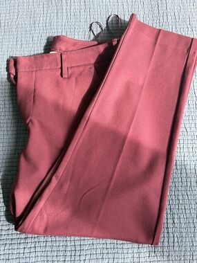Ankle-Length Cropped Trousers in Burgundy